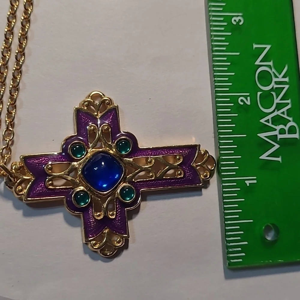 Women's Avon Cross with Chain NWOT